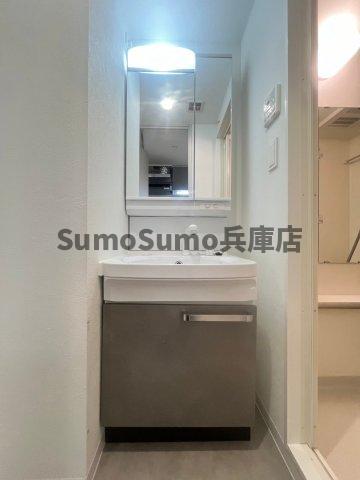 洗面設備　独立洗面台、朝の身支度には欠かせません