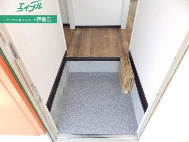 玄関　別部屋写真です