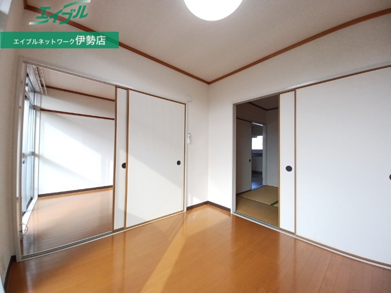 居室・リビング　別部屋写真です