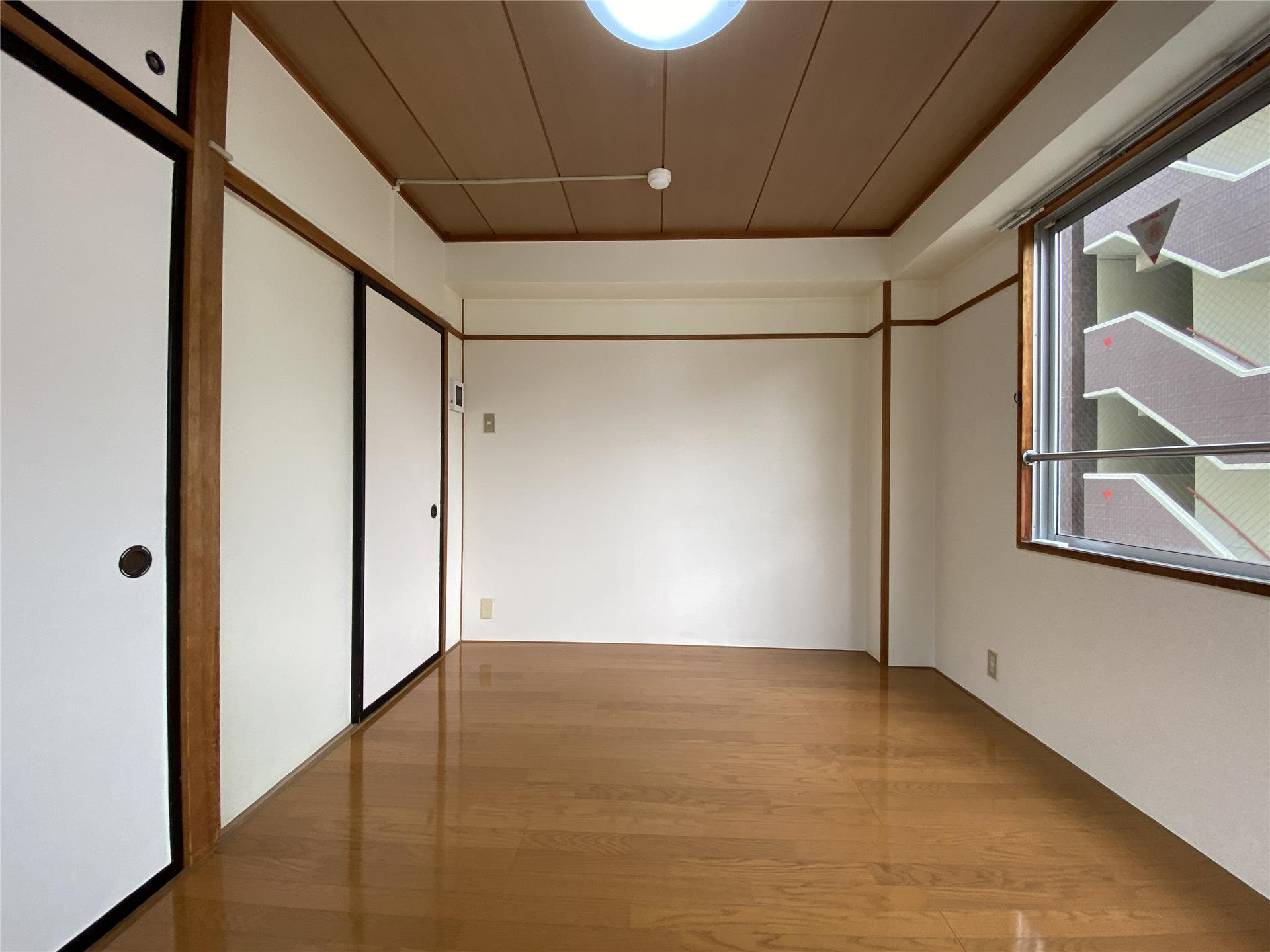 居室・リビング　南向きのお部屋です