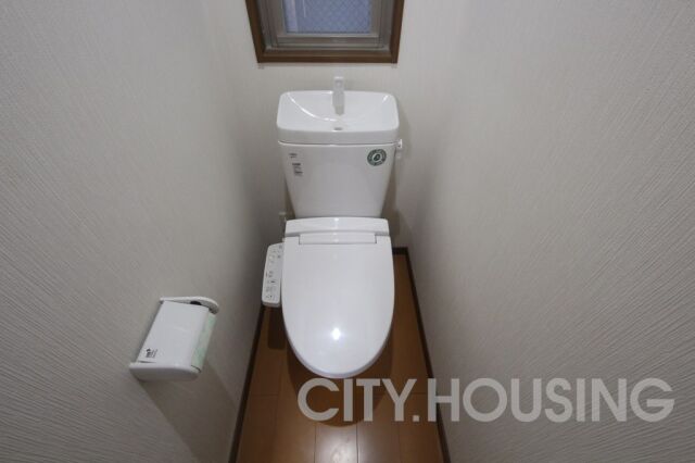 トイレ　※同タイプ部屋の写真です。