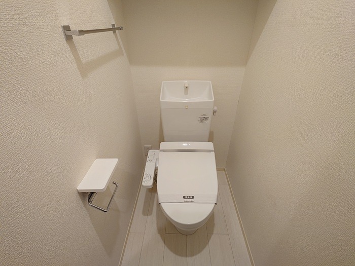 トイレ　温水洗浄便座付きです。