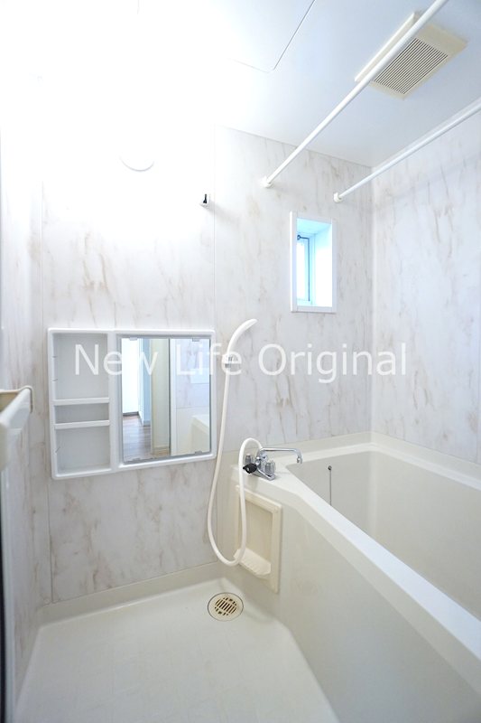 バス・シャワールーム　ゆったり浸かれる大きさの浴槽で１日の疲れをリフレッシュ☆