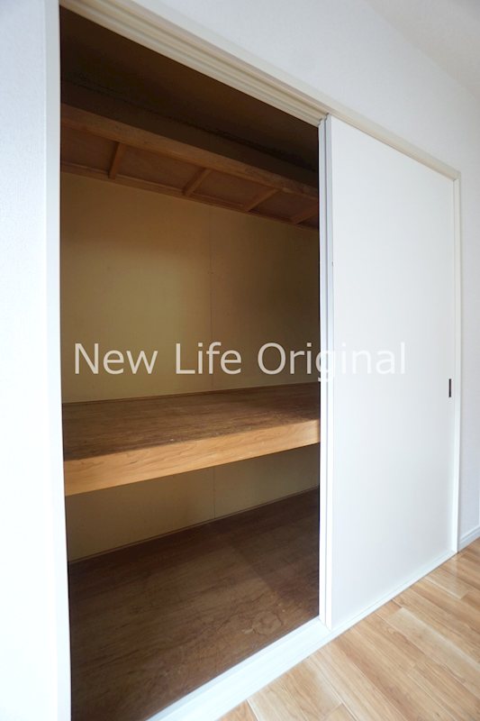 収納　奥行きがありお布団なども収納できます☆