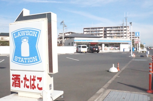 コンビニ　ローソン 伊勢原見附島店（コンビニ）まで496m