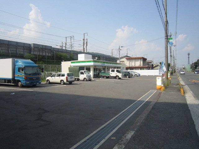 コンビニ　ファミリーマート島本江川店（コンビニ）まで85m