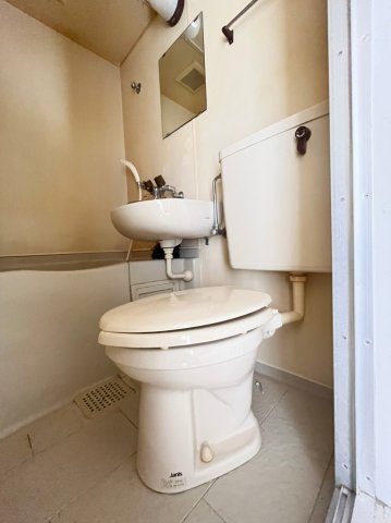 トイレ　画像は別号室。ご参考にどうぞ