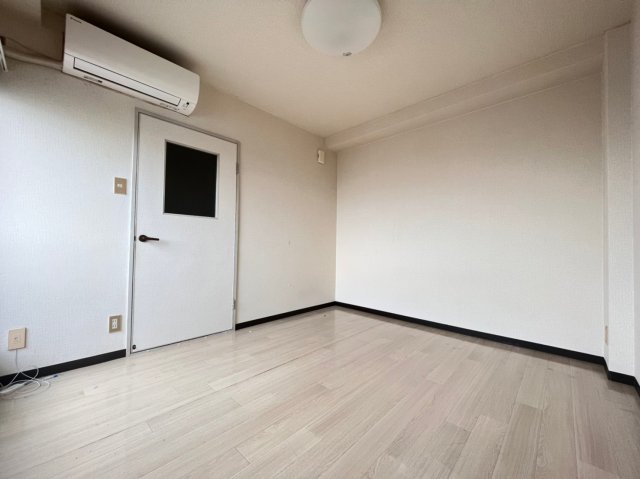 居室・リビング　画像は別号室。ご参考にどうぞ