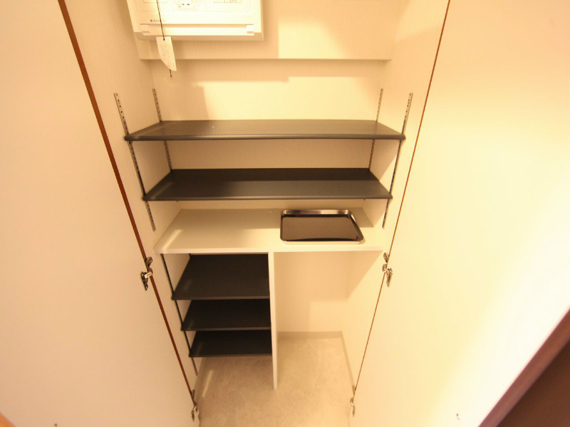 玄関　玄関　シューズボックス付（収納充実してます）