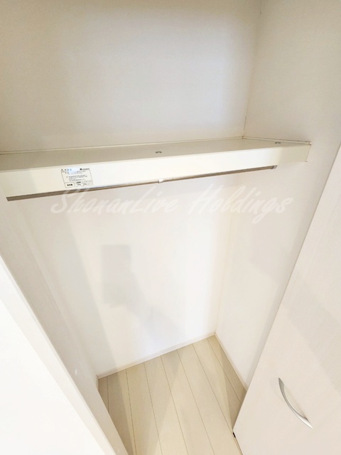 収納　ハンガーポール付きで使いやすいクローゼット