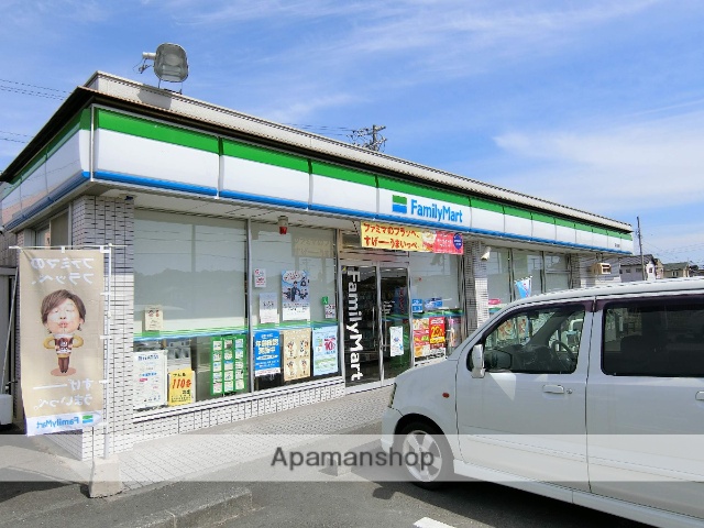 コンビニ　ファミリーマート（コンビニ）まで904m