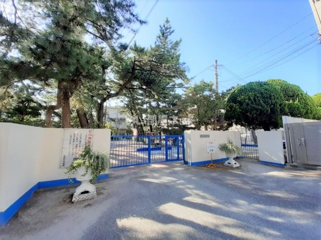 中学校　福岡市立百道中学校（中学校）まで879m