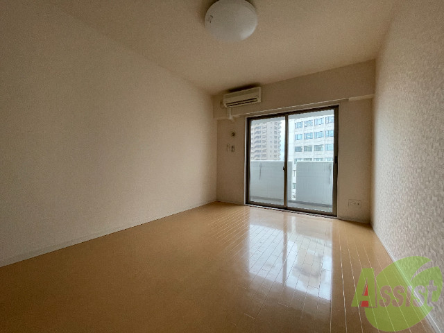 その他部屋・スペース　寝室としてもスペースに余裕があり、陽当たりが良いですね。