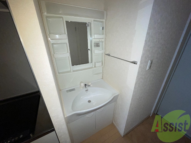 洗面設備　独立洗面台がありました。朝の身支度はここでバッチりですね。