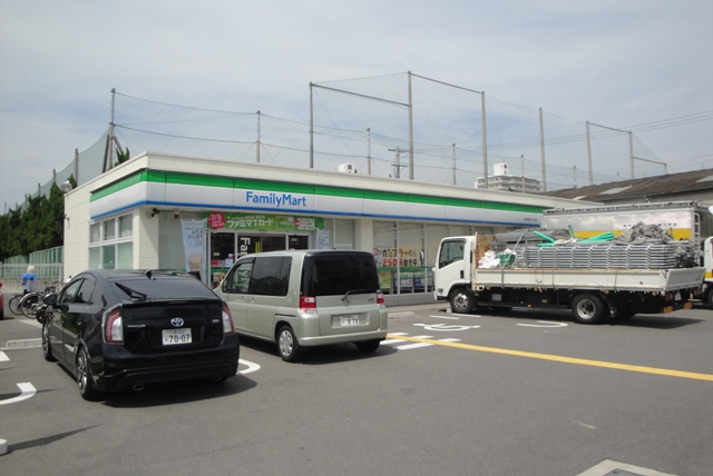 コンビニ　ファミリーマート（コンビニ）まで1000m