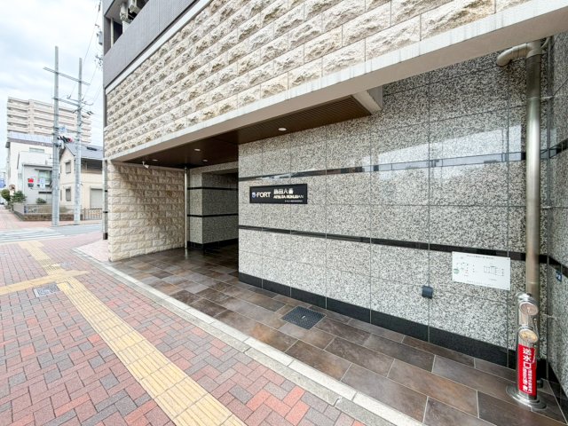 エントランス　ゆとりのあるエントランスです