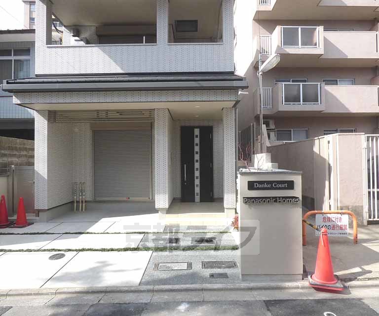 その他共有部分　建物入り口です。