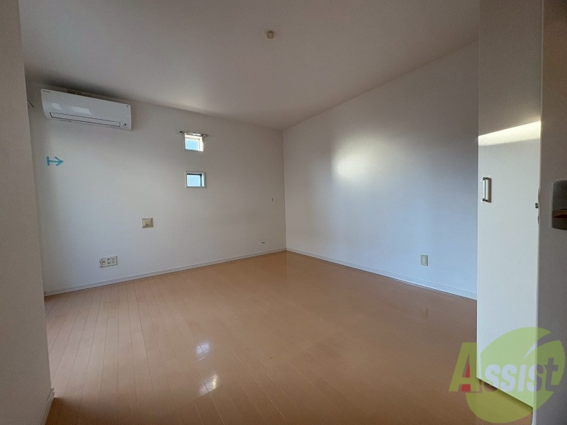 居室・リビング　洋室は８．０帖です。丁度良い広さですね。