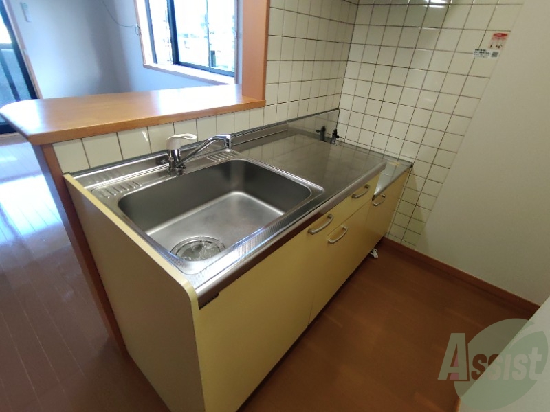 キッチン　カウンターキッチンでお料理もはかどりそうです。