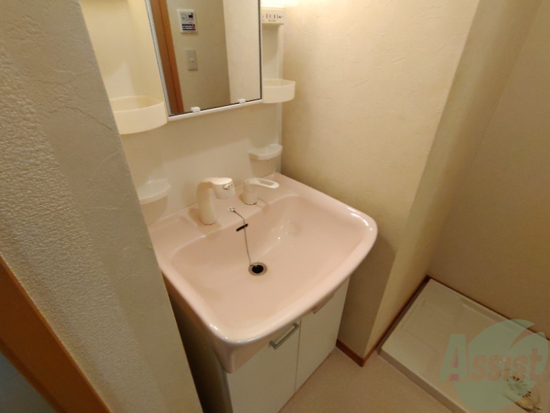 洗面設備　独立洗面台になります。朝の身支度に利用下さい。