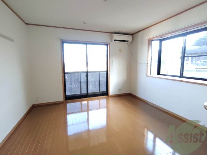 居室・リビング　こちら生活のメインとなる１１帖の洋室です。