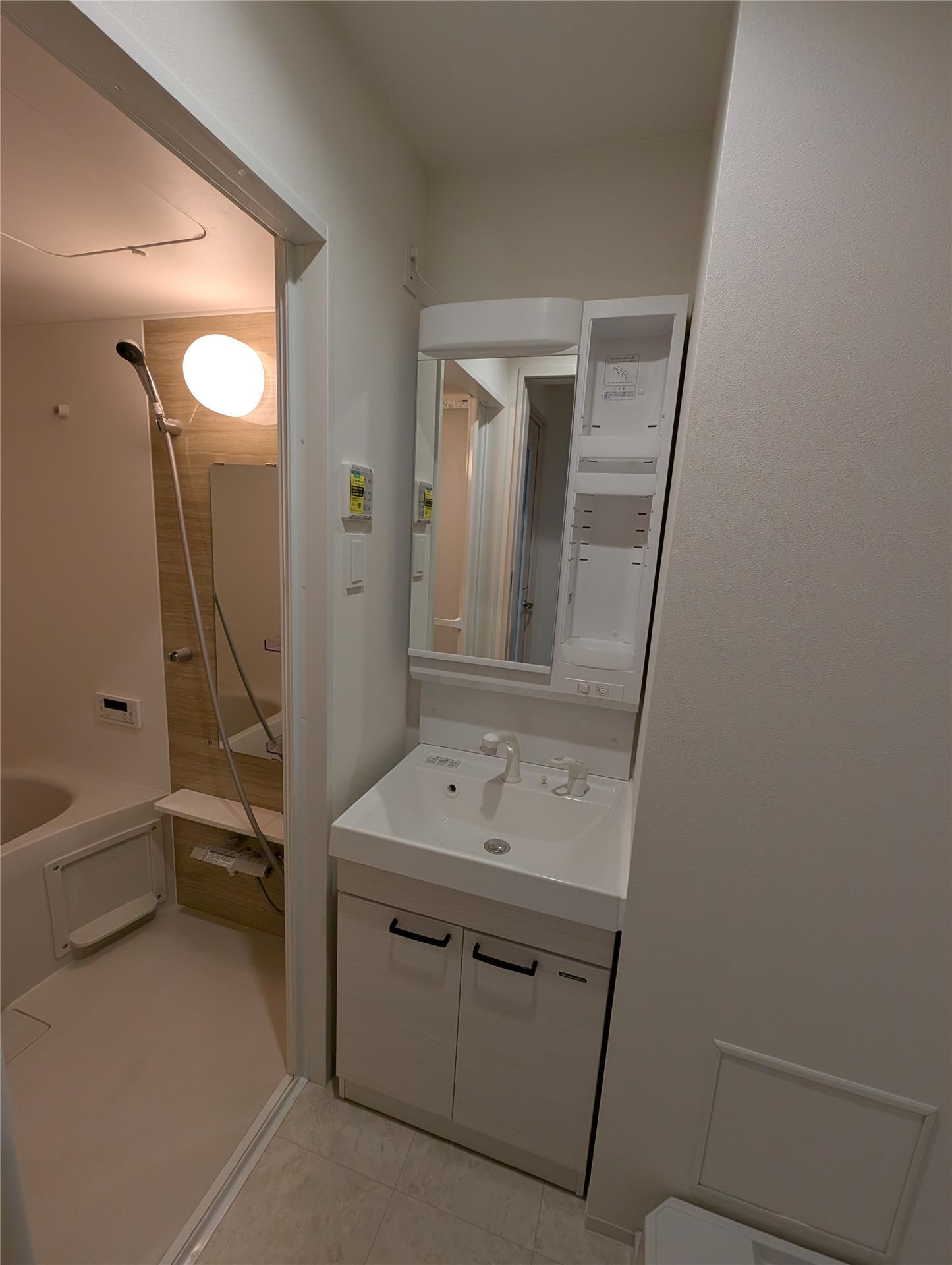 洗面設備　写真は同タイプの別部屋です。