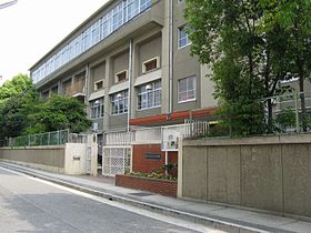中学校　神戸市立鷹取中学校（中学校）まで958m