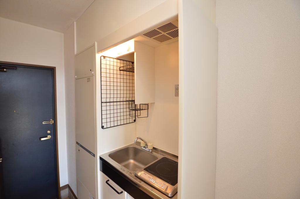 キッチン　（参考）他室の写真を使用しています。現況優先となります。