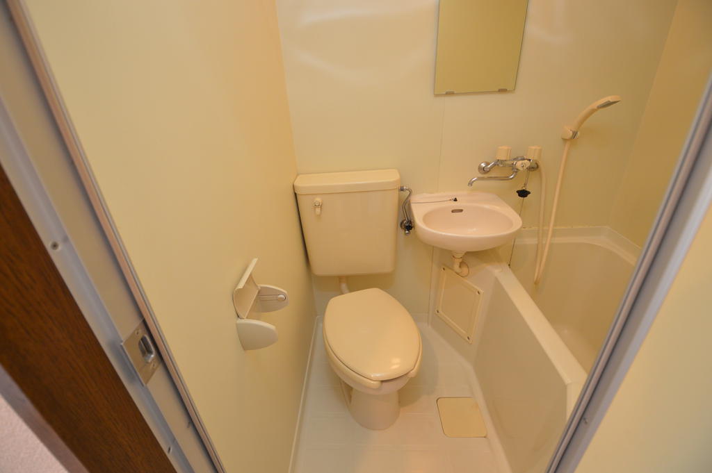 トイレ　（参考）他室の写真を使用しています。現況優先となります。