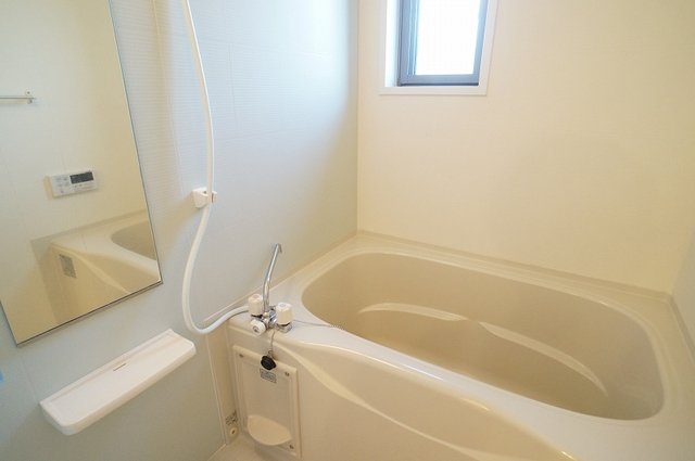 バス・シャワールーム　落ち着いた空間のお風呂です