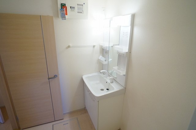 洗面設備　脱衣スペースもあります