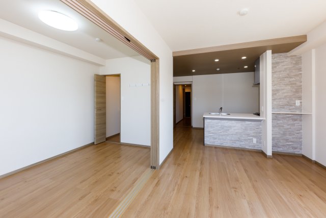 居室・リビング　同系物件の内装写真となる為、現況有姿となります。