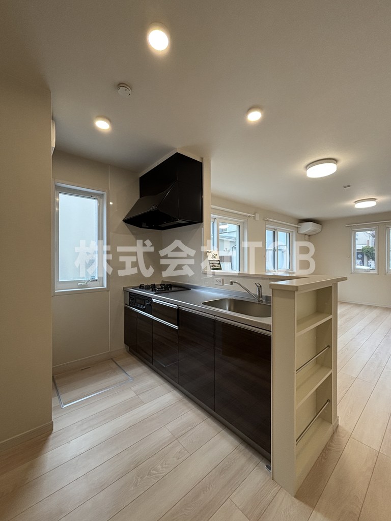 キッチン　3口ガスコンロ　グリル付き