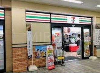 コンビニ　セブンイレブン小田急六会日大前店（コンビニ）まで290m