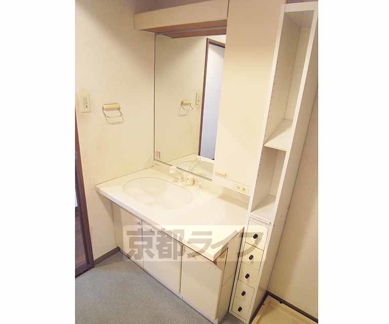 洗面設備　使いやすい洗面所です。