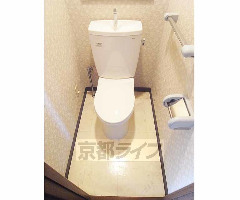 トイレ　広々としたトイレです。