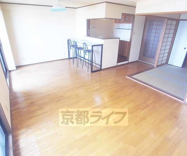 居室・リビング　広々としたお部屋です。