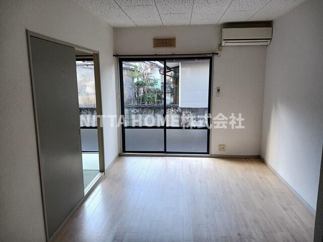 居室・リビング　リビングにエアコン設置しています☆