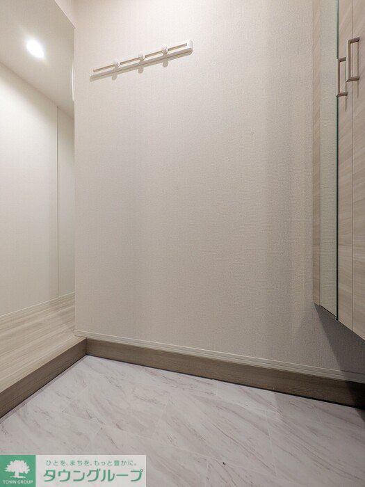 玄関　お部屋探しは株式会社　タウンハウジング　までお気軽にお問合…