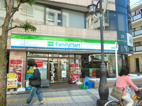 コンビニ　ファミリーマート 中野南口店（コンビニ）まで258m