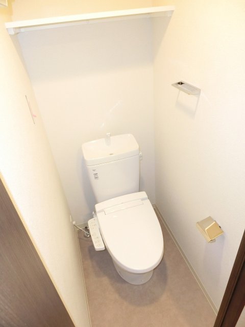 トイレ　同物件別号室の写真です。