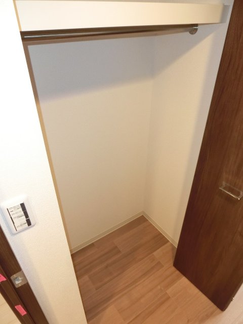 収納　同物件別号室の写真です。