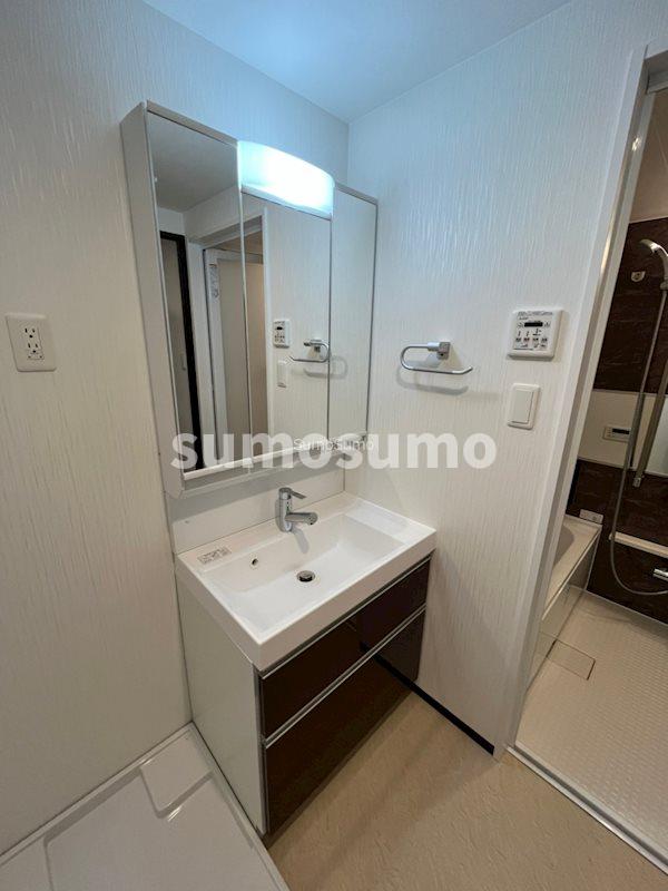 洗面設備　脱衣スペースもあります