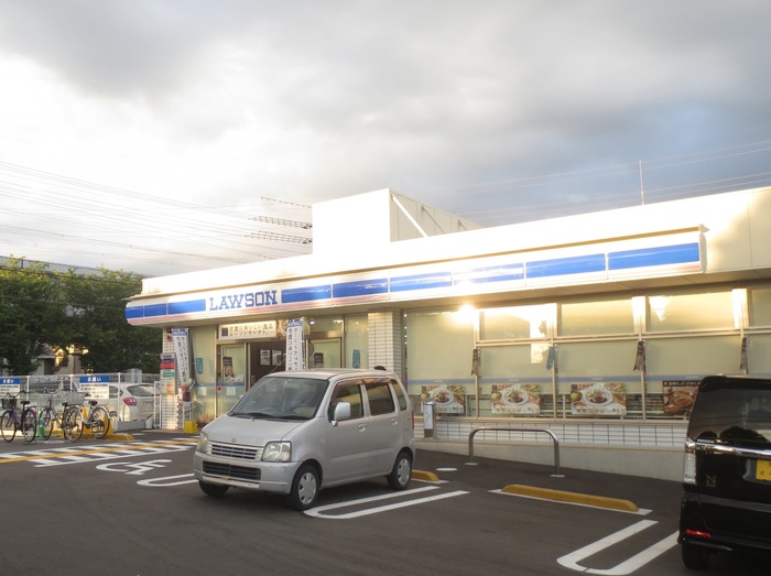 コンビニ　ローソン（コンビニ）まで550m