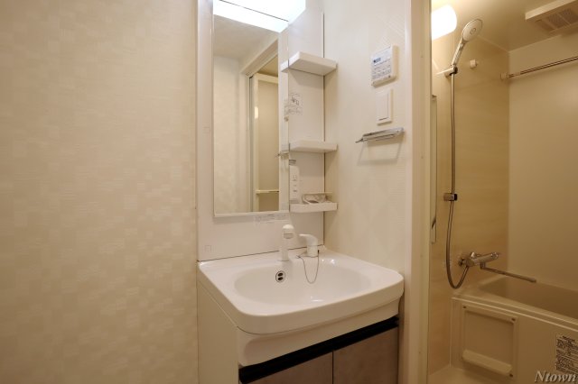 洗面設備　使いやすい独立洗面台です