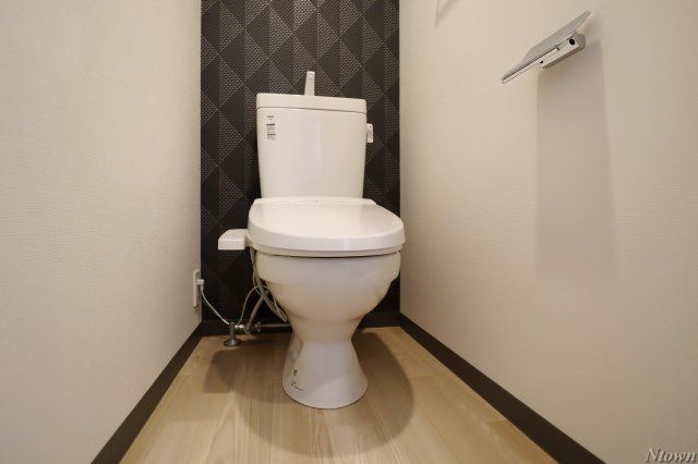 トイレ　落ち着いた色調のトイレです