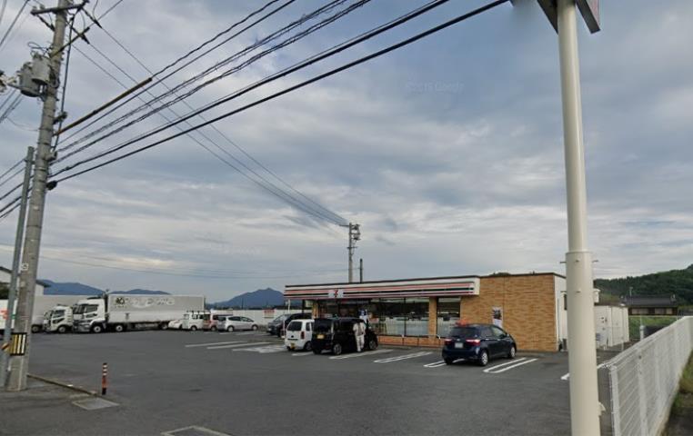 コンビニ　セブンイレブン（コンビニ）まで377m