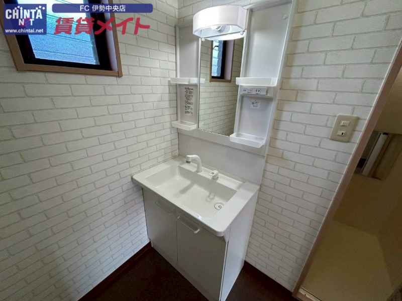 洗面設備　別部屋同タイプ