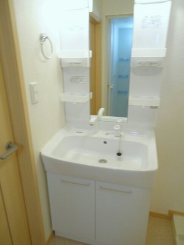 洗面設備　コンパクトで使いやすい洗面所