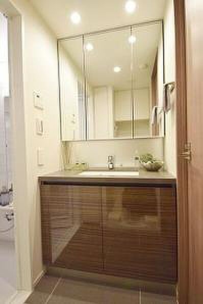 洗面設備　※別部屋の参考写真です。